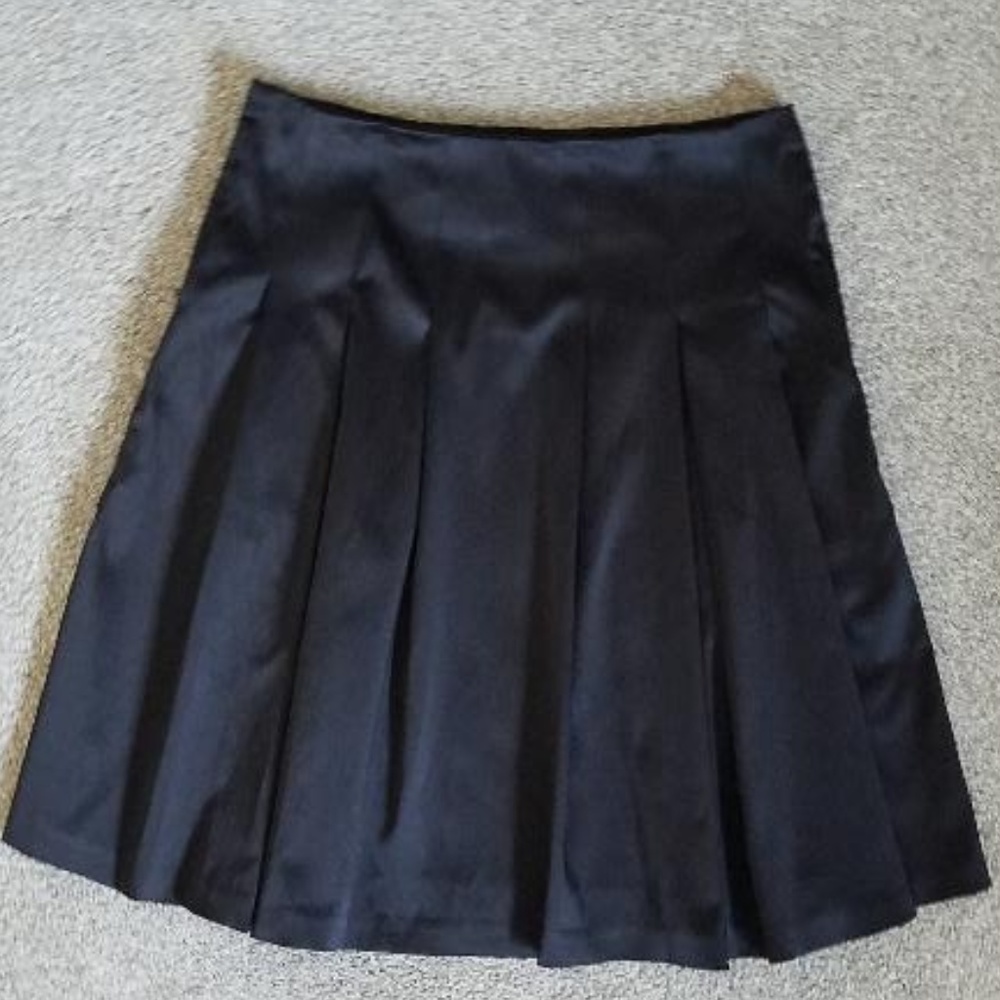 BCX Black Satiny Pleated Skirt!  Size 5